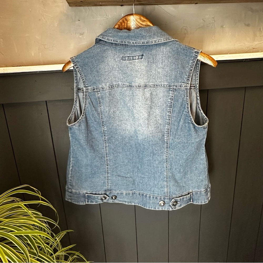 Baccini Denim Sleeveless Vest with Jeweled Buttons size Large - Picture 2 of 10